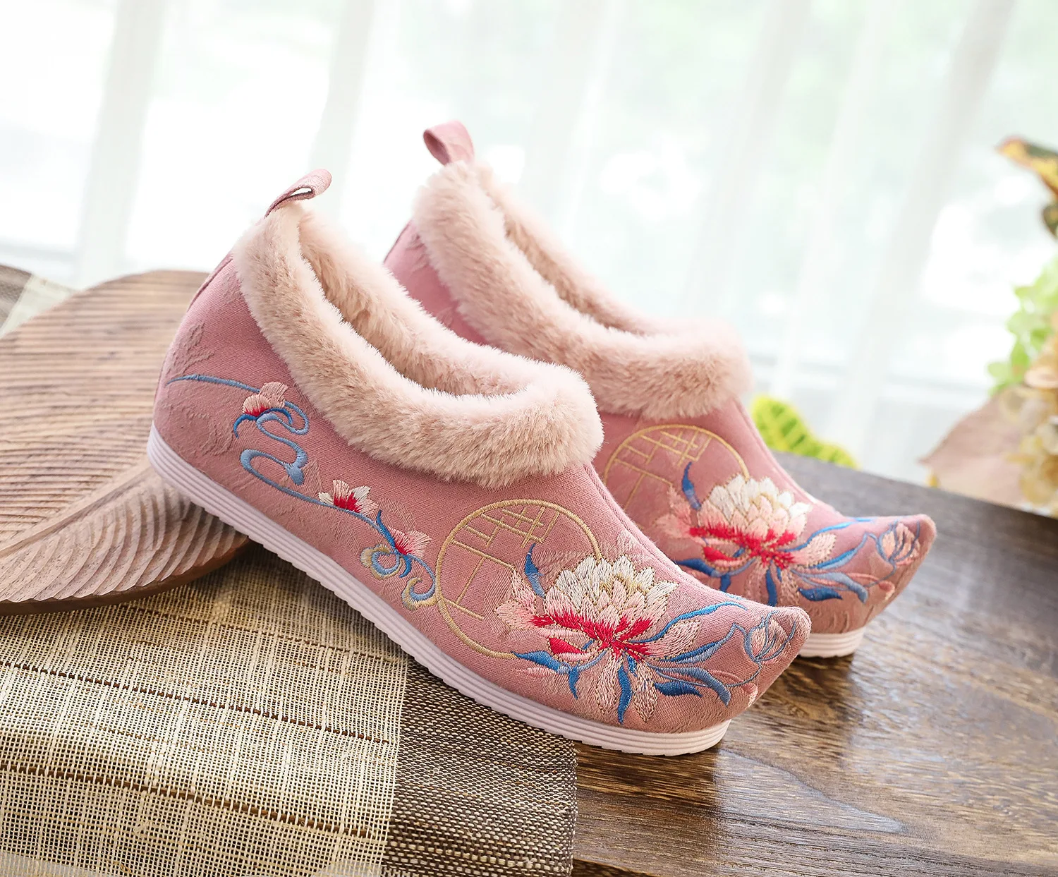 Women Winter Warm Short Plush Flats Shoes Ladies Embroidery Internal Increase Sh - £128.52 GBP