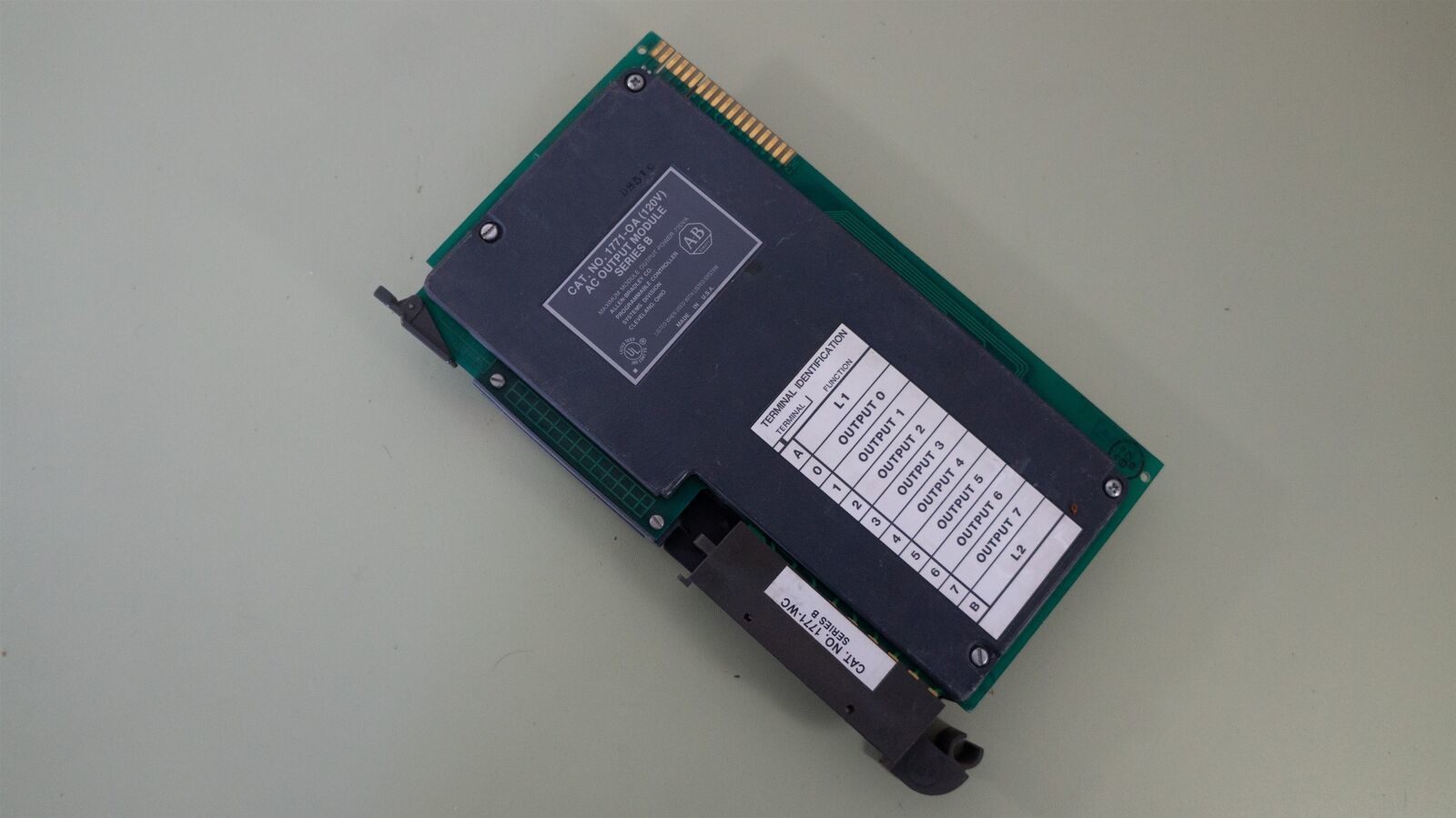 Allen Bradley 1771-OA 120V AC Output Module Series B + 1771-WC Wiring Arm - $9.77