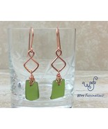 Handmade copper wire wrapped emerald green rectangle sea glass earrings - €23,11 EUR