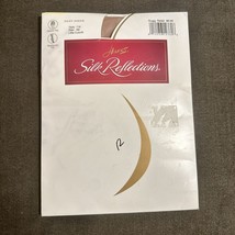 NEW ‘00 Hanes Silk Reflections Silky Sheer Pantyhose 718 Size AB Little ... - $10.99