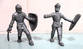 Two (2) Different Vintage 1950s MARX First Series Knights 54mm with no bases - £10.65 GBP