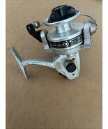 VINTAGE SHAKESPEARE ALPHA 040 SPINNING REEL - $248.78 MXN