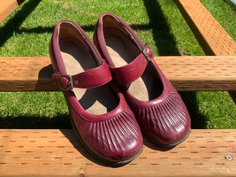 Dansko Kitty Clog Leather Mary Jane Shoes Comfort Red Burgundy Womens 40... - $38.60