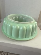 Vintage Tupperware 3-PC Mint Green Jello Mold Ice Ring 1202-1 With Lid! - £11.98 GBP