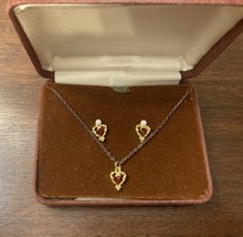 Necklace Earring Set Vintage Gold Tone Heart Pearl Red Stones In Box - £12.03 GBP