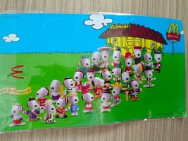 RARE McDonalds Happy Meal Toy 1999 SNOOPY World Tour 2 Full Set of 28 Characters - £126.27 GBP