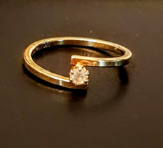 Avon Crystal Birthstone Accent RING April size 7 Nickel Free Gold Plated 70s VTG - £15.75 GBP