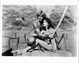 The Beastmaster 1982 original 8x10 photo Marc Singer Tanya Roberts pose together - £18.69 GBP