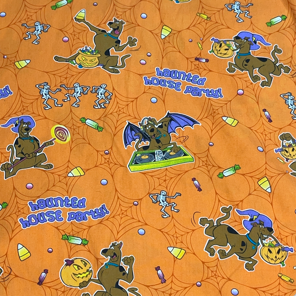 Scooby Doo Scrub Top Sz Large Orange Halloween Candy Pumpkin Skeleton Spider Web Item image 9
