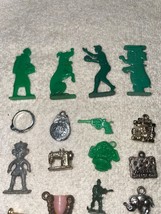 Vintage Lot 20 CRACKER JACK Plastic Gumball Machine Charms Prizes - £19.75 GBP