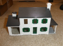 Vintage HO Scale Plasticville Two story House Building with Porch - £14.04 GBP