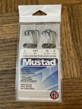 Mustad snelled baitholder hook size 2 - $318.15 MXN