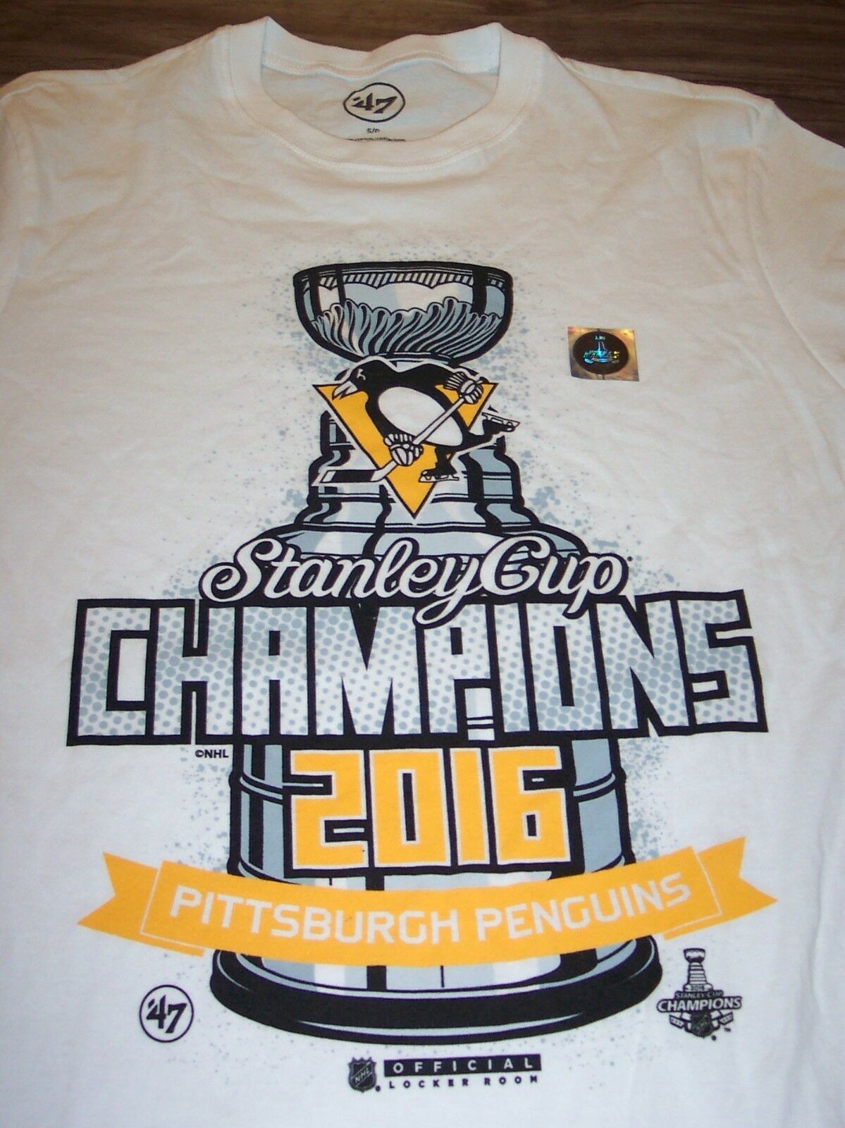 PITTSBURGH PENGUINS 2016 STANLEY CUP CHAMPIONS NHL HOCKEY T-shirt SMALL NEW - $19.80