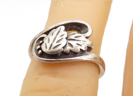 WHEELER 925 Sterling Silver - Vintage Petite Floral Leaf Band Ring Sz 4 - RG5318 - £28.12 GBP