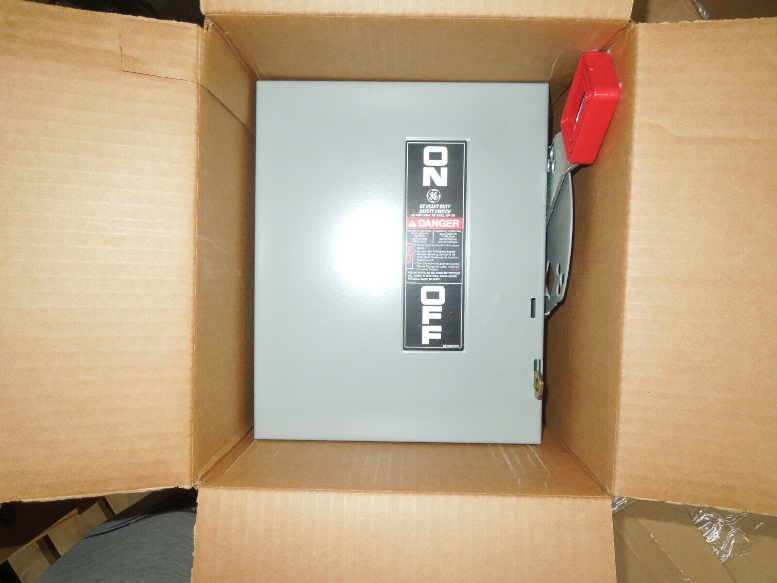 GE THN3361 Heavy Duty Safety Switch Non-Fusible 30A 3P 600V NEMA 1 Indoor New - $150.00