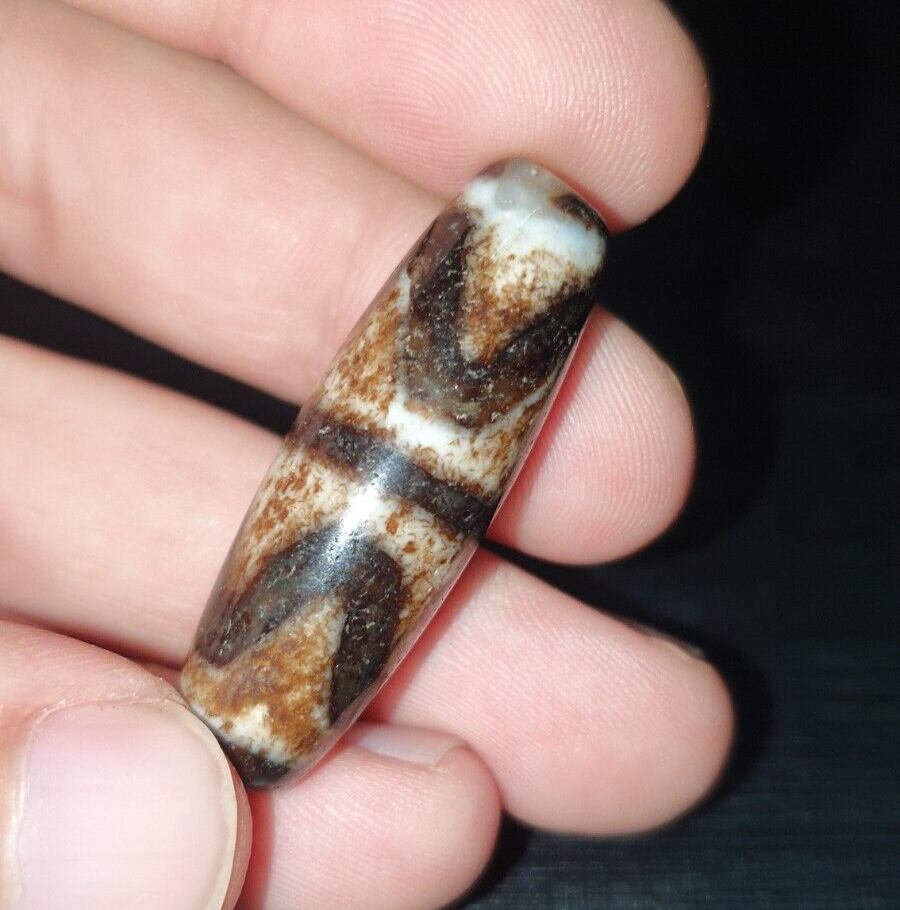 Ancienne perle d&#39;agate indo tibétaine rouillée DZI de l&#39;Himalaya motif u... - $84.52