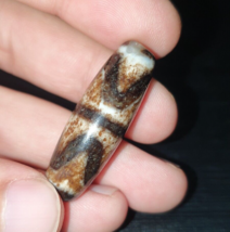 Ancienne perle d&#39;agate indo tibétaine rouillée DZI de l&#39;Himalaya motif u... - $1,599.83 MXN
