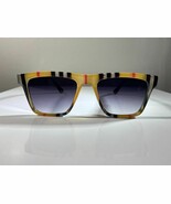 Women&#39;s sunglasses with popular pattern frame and smoke black lenses - $13.03 CAD