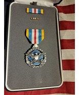 DEFENSE SUPERIOR CASED MEDAL NEW WITH RIBBON BAR AN LAPEL - £58.84 GBP