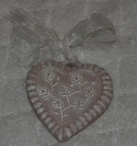 Isabel Bloom Signed 2004 Floral Heart Ornament - £17.55 GBP