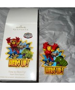 TIME TO HERO UP!~SUPER HERO SQUAD~2011 HALLMARK ORNAMENT~ - €11,72 EUR