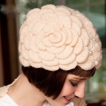 Rosa Donna Crochet Hat | Traditional Retro Floral Handmade Rose Beanie - £30.59 GBP