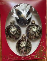 Vintage Box Of 4 Victoria Collection Glass Christmas Ornaments Green Glitter USA - £12.45 GBP
