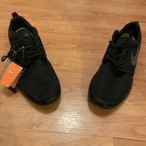 Nike Rosherun Women’s Black Athletic Sneakers Shoes Running Walking Size 11 - £56.32 GBP