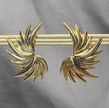 Vintage Starburst Feather Gold-tone Statement Earrings 2.25&quot; Pierced Jewelry - £15.82 GBP