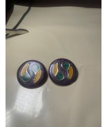 Vintage Earrings Swirl Green and Purple Enamel Goldtone Pierced Retro 80... - €6,13 EUR