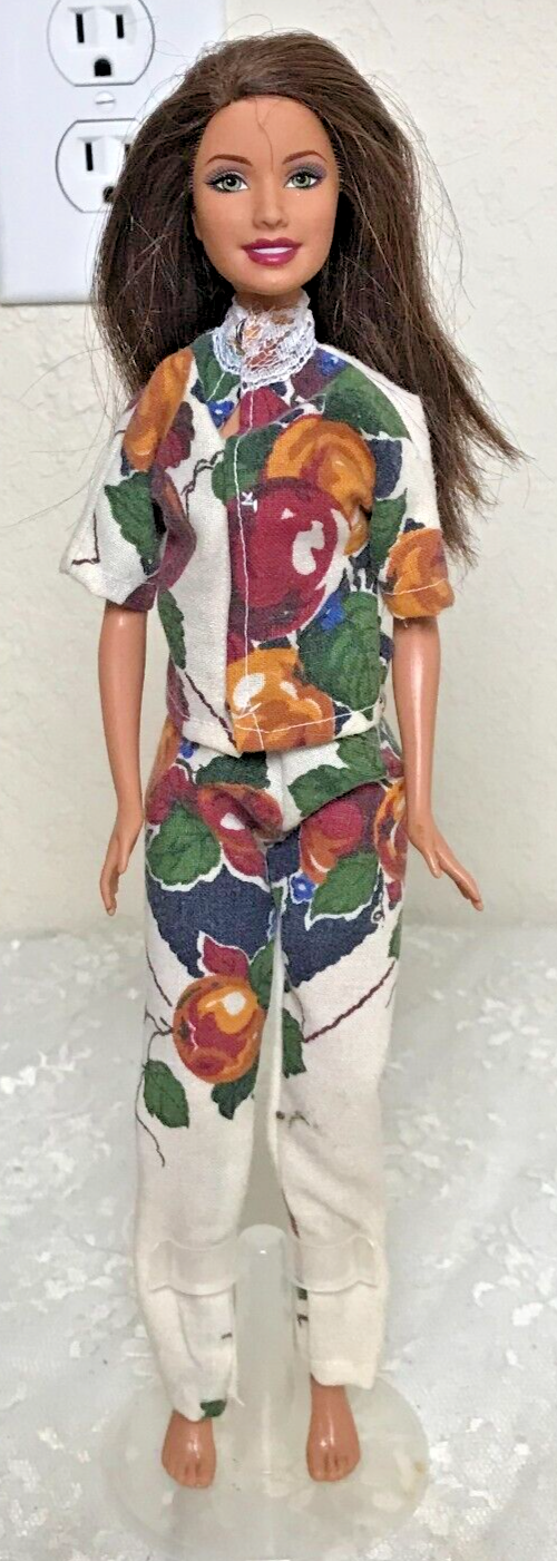 Mattel 2003  Barbie 27101 Brown Hair Green Eyes  1999 Body Knees Bend - $11.39