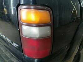 Passenger Right Tail Light Fits 00-03 SUBURBAN 1500 104923812 - $68.39