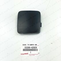 GENUINE TOYOTA 09-12 RAV4 LIMITED LEFT FRONT BUMPER TOW HOLE COVER 53286... - $19.69