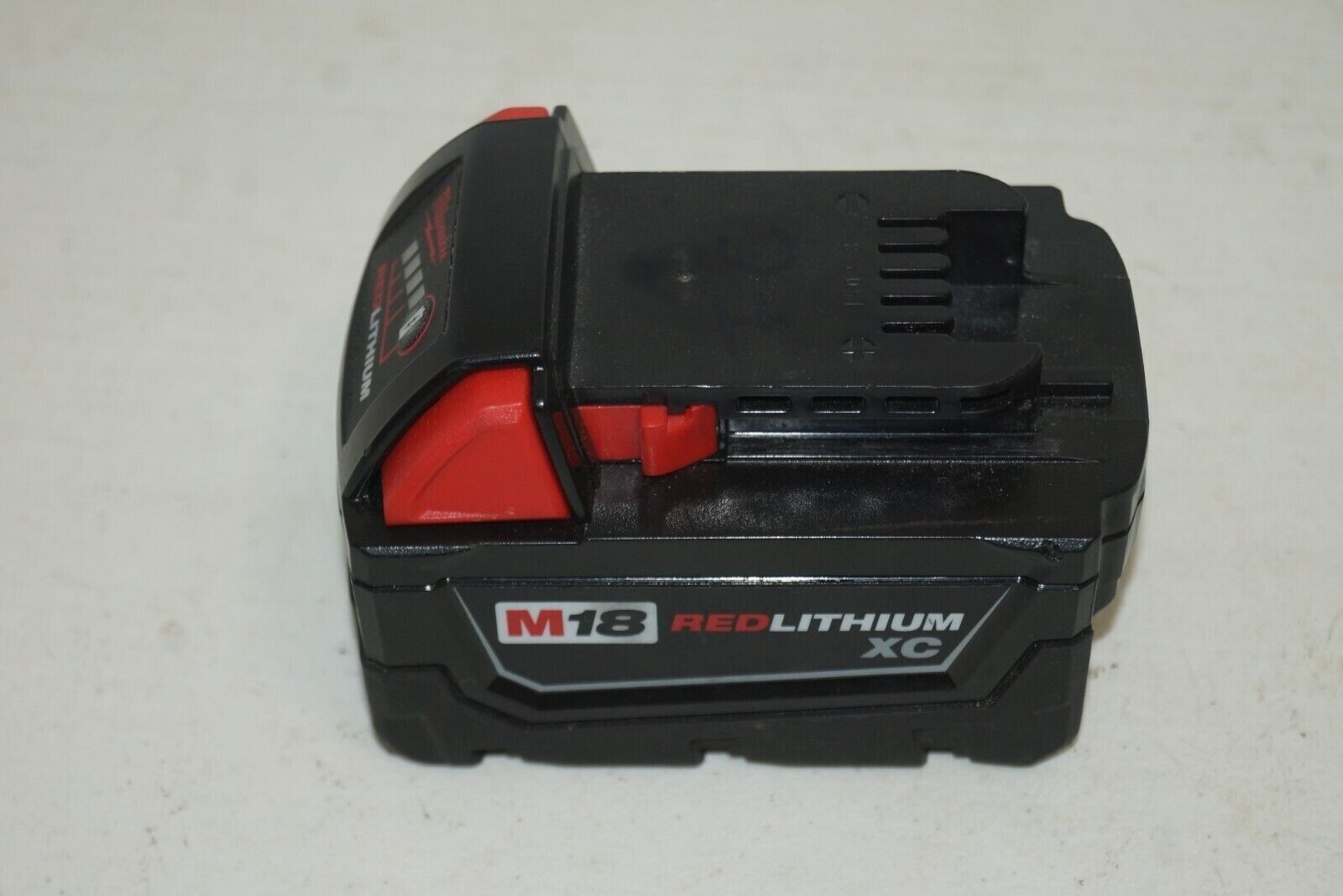 FOR PARTS NOT WORKING - Milwaukee 48-11-1828 M18 Red Lithium-Ion 3.0 Ah Battery Item image 6