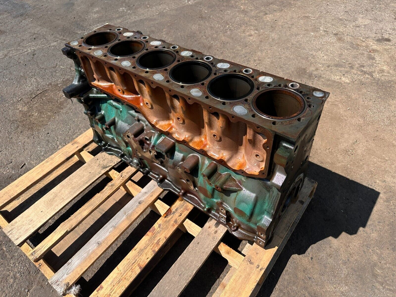VOLVO D13 DIESEL ENGINE BLOCK 1002091 OEM - $1,300.85