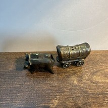 Vintage Covered Wagon &amp; Cattle Salt &amp; Pepper Shakers Oregon Trail Japan Brass? - £5.79 GBP