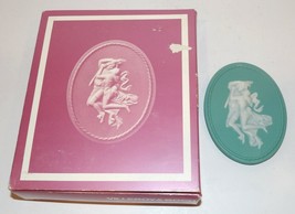 Exquisite Villeroy &amp; Boch Mettlach Green &amp; White Man &amp; Woman Oval Plaque In Box - £85.63 GBP