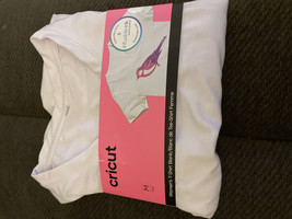 Cricut Women’s V-Neck T-Shirt Blank - £6.49 GBP