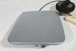 2002-2005 SUBARU IMPREZA WRX WAGON GAS LID FUEL DOOR W/ CAP K8790 image 2
