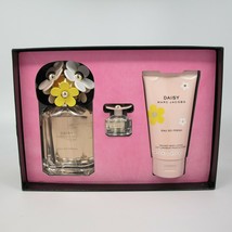 Daisy Eau So Fresh By Marc Jacobs 3 Pc Set: 4.25 Oz Edt Spray, 5.1 Oz B/L &amp; Mini - £94.95 GBP