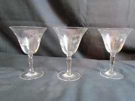 Vintage Set of 7 Leaf Etched Fancy Clear Wine Glasses 5.5&quot; Tall - £4.57 GBP