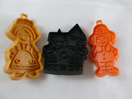 Vintage Thanksgiving Cookie Cutters 2 Pilgrims 3&quot; + Halloween haunted house - £7.77 GBP