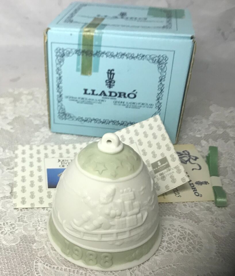 Vintage Lladro 1988 Christmas Porcelain Bell Ornament Mate No. 5.525  Orig Box - $19.75
