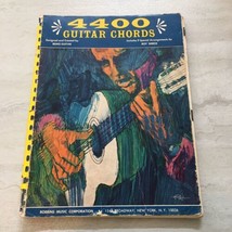 4400 Guitar Chords Book Binder Remo Guitar 1965 Plastic Comb USA Vintage - £14.64 GBP