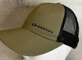 Oakley Classic SnapBack Mesh Trucker Style Hat Embroidered Logo - £11.01 GBP