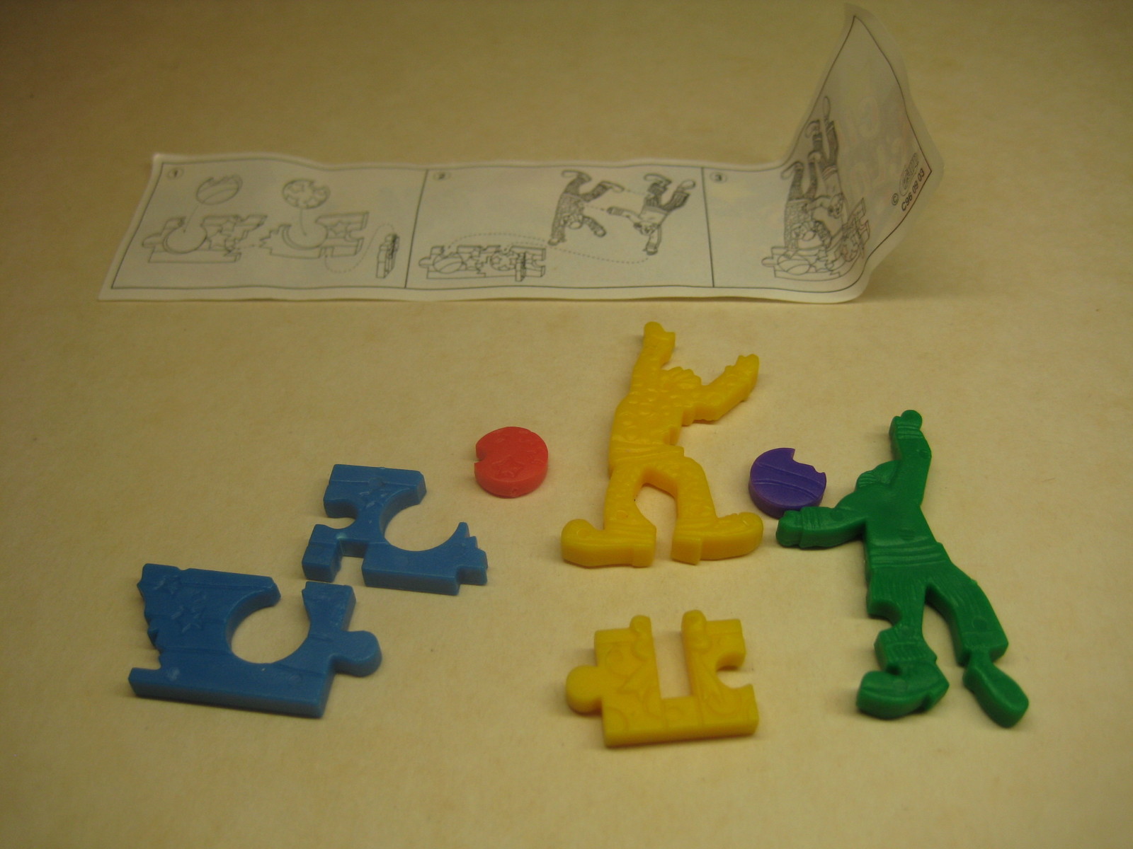 Czapp - C96 09 03 Circus Clowns - With Balls + paper - Surprise egg - $1.50
