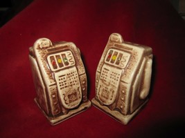 Vintage Ceramic Slot Machine Gambling Salt &amp; Pepper Shakers - £4.67 GBP