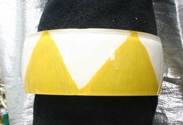 Fabulous Yellow &amp; White Painted Clear Plastic Bangle Bracelet 1980s vintage - £10.35 GBP