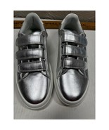 NWOT J/Slides NYC Gennie Studded Platform Sneaker Silver Hook Eye Closur... - $1,025.32 MXN