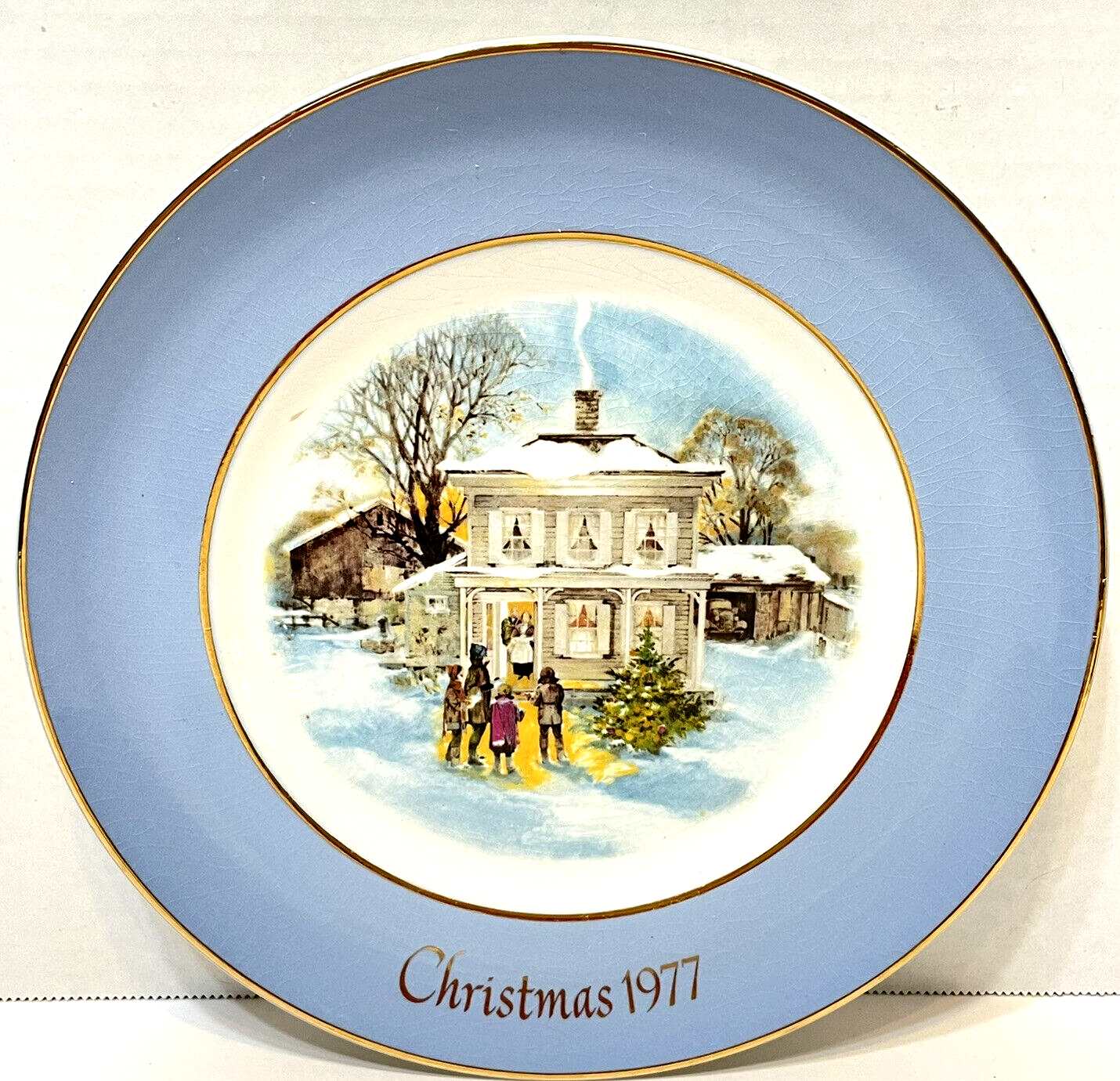 Primary image for VTG Avon Christmas Plate 1977 Fifth Edition Carolers In The Snow Enoch Wedgwood